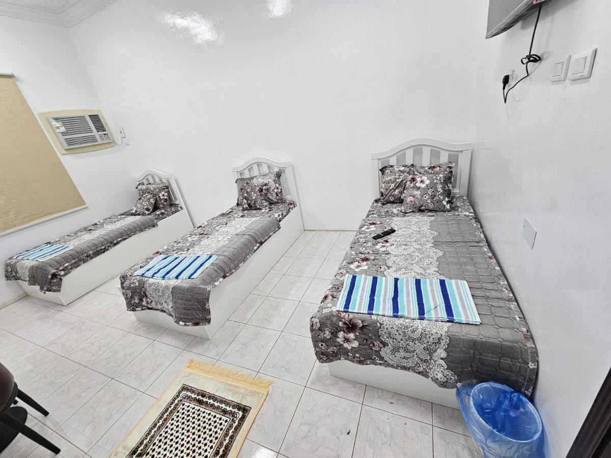 مفرشة رقم 3 تبعد ٣ كم عن الحرم النبوي الشريف Apartemen *